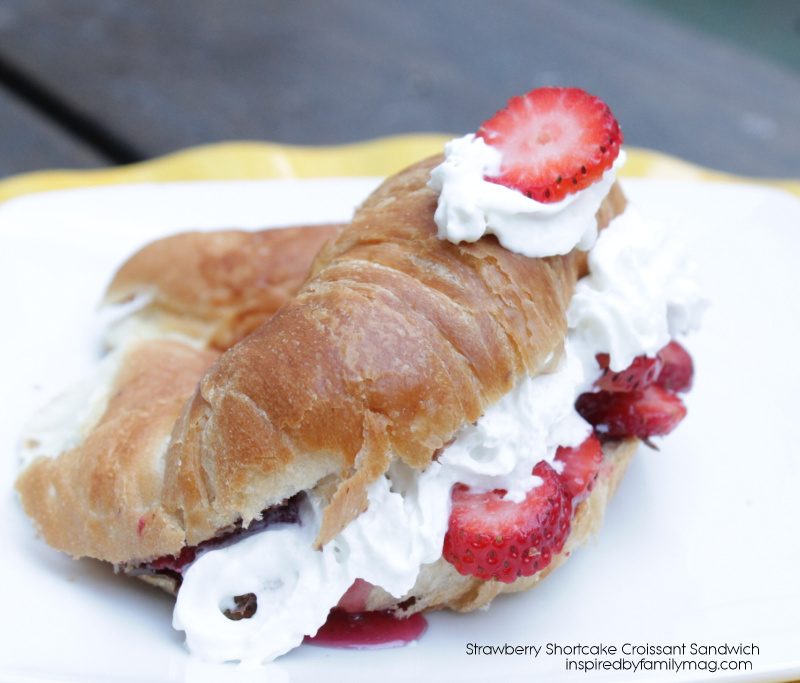 easy strawberry shortcake croissant